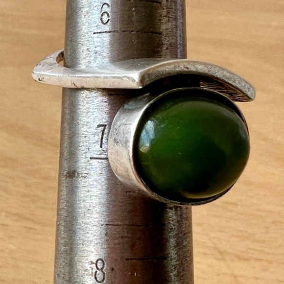 VINTAGE MODERNIST DESIGN JADE NEPHRITE CABOCHON RING 925 STERLING SILVER UNIQUE - Picture 12 of 16